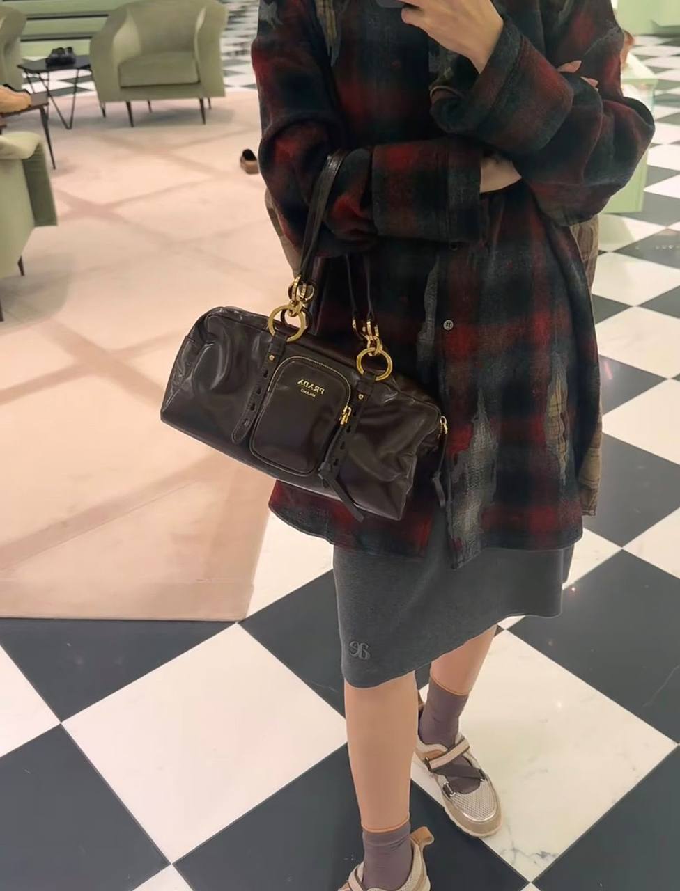 PRADA 
GOOD QUALITY 
100 dhs💛

Zain295