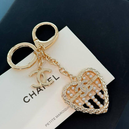 KEYCHAINS
CHANEL & LV 
60 dhs🪙🖤
With MASTER BOX 📦

Zain263
♥️♥️♥️