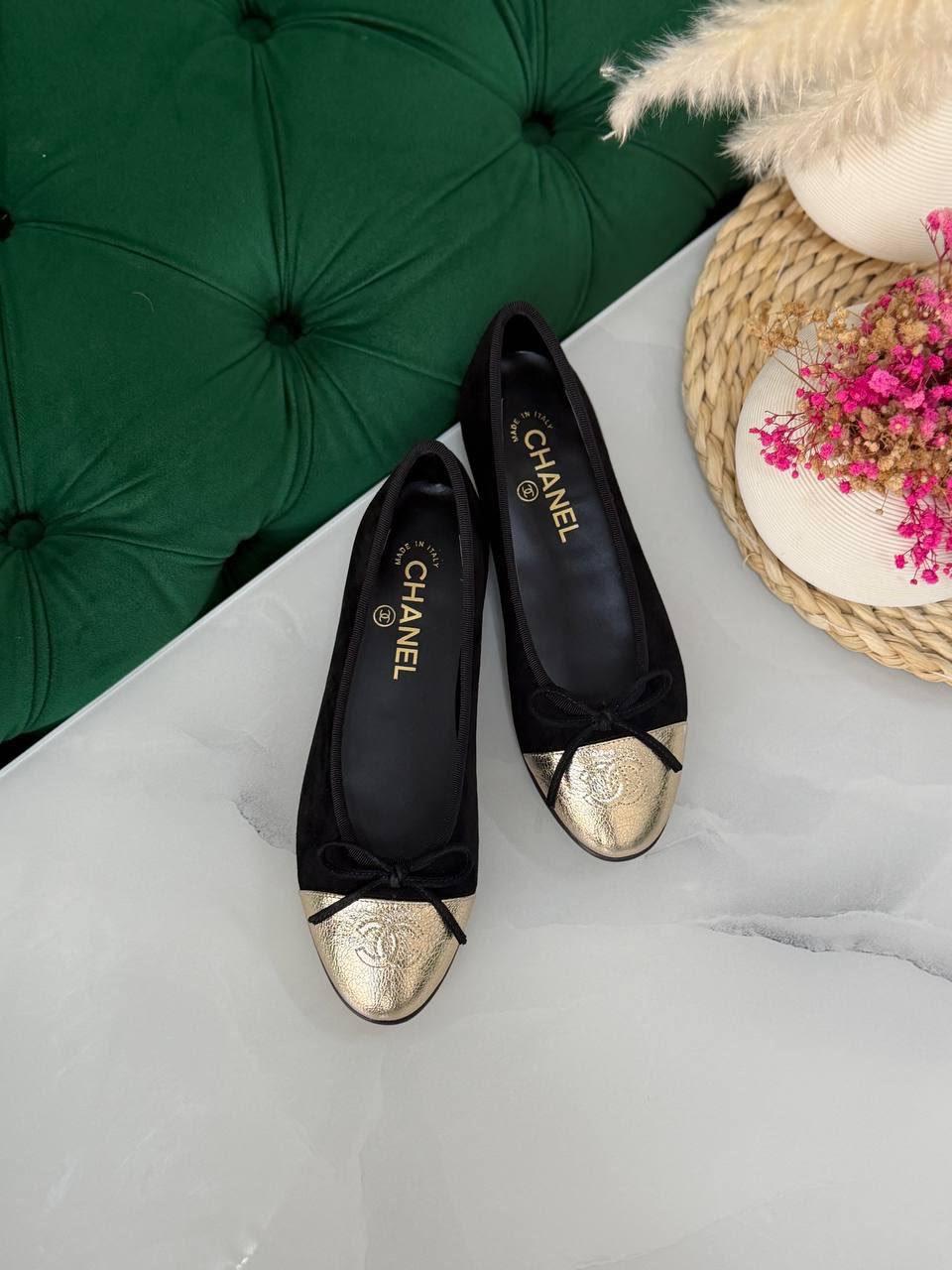 Chanel 
Vip quality 
Size:36 to 41 
450 dhs💛

Zain113
♥️♥️
