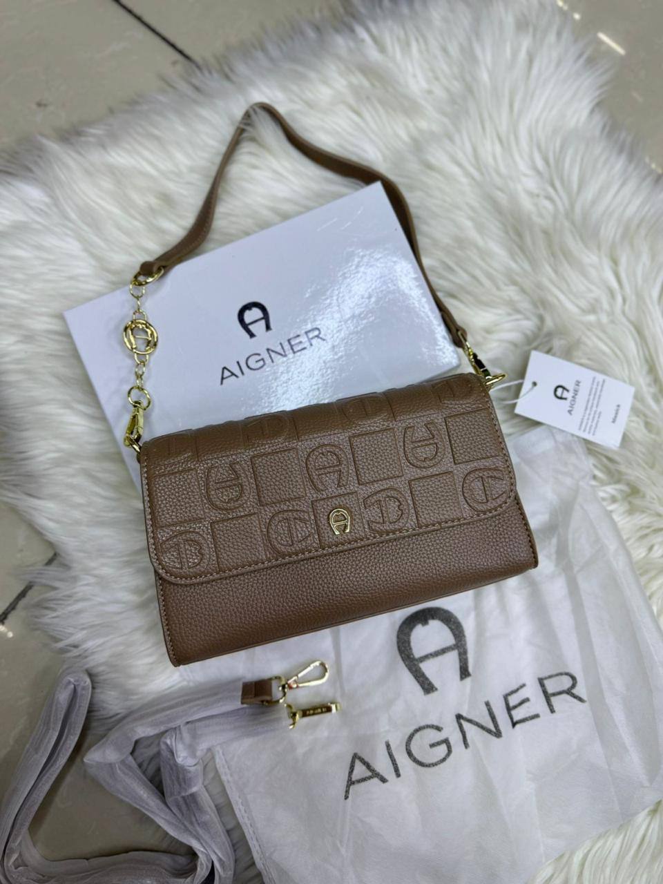 ❤️ Aignar  hobo
1️⃣ First quality +🎁
Size : 24 * 15 cm
95 dhs🪙🌨️
with box 🎁

Zain115
♥️♥️♥️