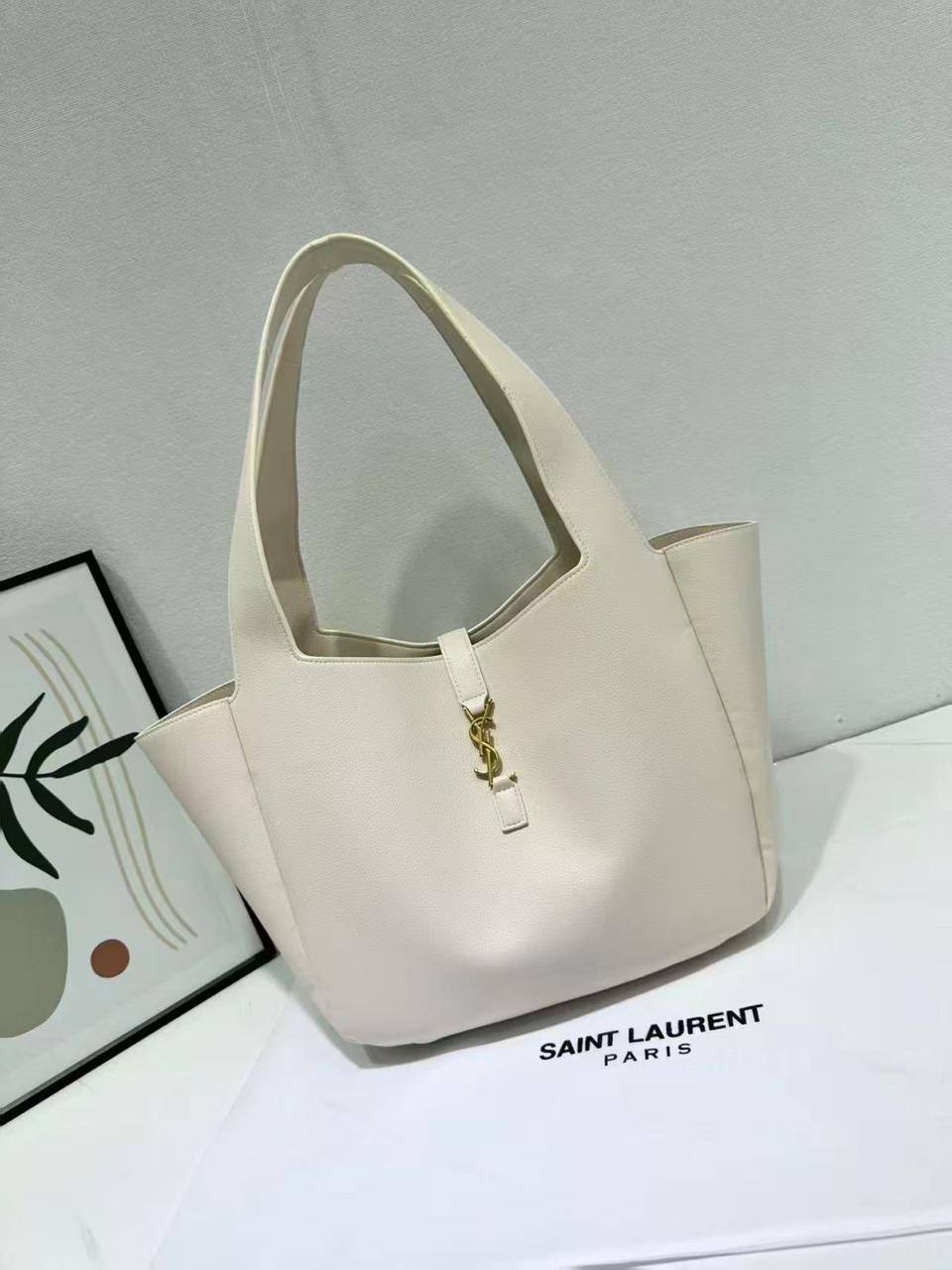 🌈 Chanel / Ysl
1️⃣ First quality
Size : 33*29 / 35 * 31 cm
90 dhs🇦🇪🇦🇪

Zain115
♥️♥️♥️