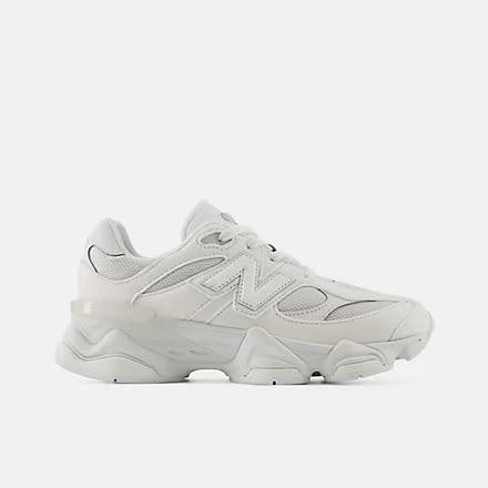 New Balance 9060 triple white ⚪️
Size 36-45 AVAILABLE 🤗
230 dhs✅

Zain242
♥️♥️♥️