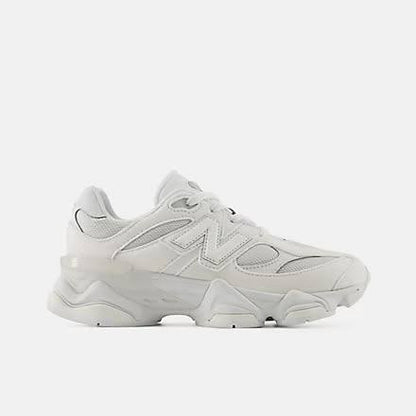 New Balance 9060 triple white ⚪️
Size 36-45 AVAILABLE 🤗
230 dhs✅

Zain242
♥️♥️♥️