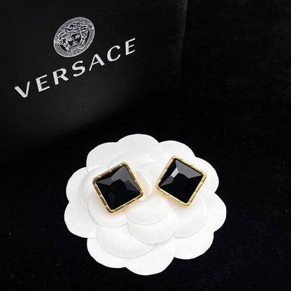 VERSACE
*OFFER*
  *_EARRINGS_*🔅

*MASTER QUALITY*

45 dhs❣️
      *Each*
*_WITH NORMAL BOX_*

Zain89
♥️♥️♥️