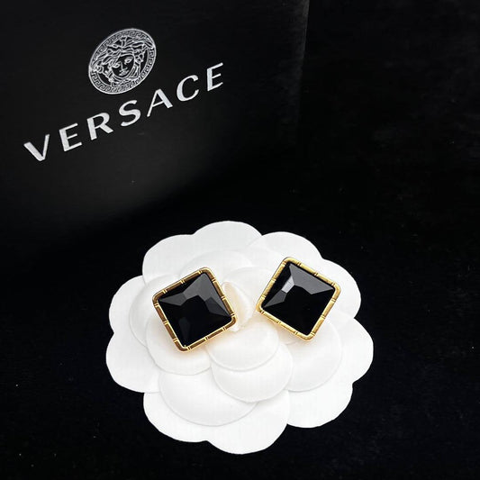 VERSACE
*OFFER*
  *_EARRINGS_*🔅

*MASTER QUALITY*

45 dhs❣️
      *Each*
*_WITH NORMAL BOX_*

Zain89
♥️♥️♥️