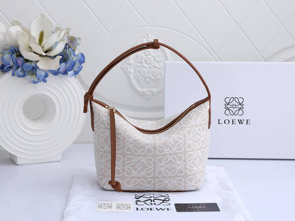 Loewe 
85 dhs✅
with box
size 20×10×20cm

Zain213
♥️♥️♥️