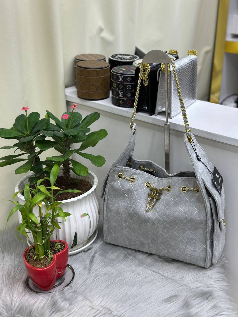 CHANEL 
SIZE  ………28CM🥰
115 dhs🇦🇪

Zain51
♥️♥️♥️