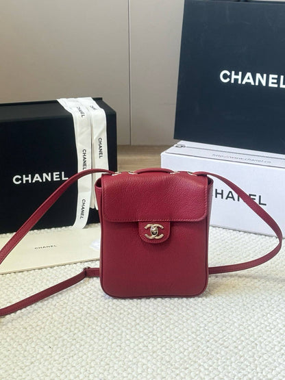 Chanel

280 dhs🇦🇪🇦🇪

Zain114
♥️♥️♥️