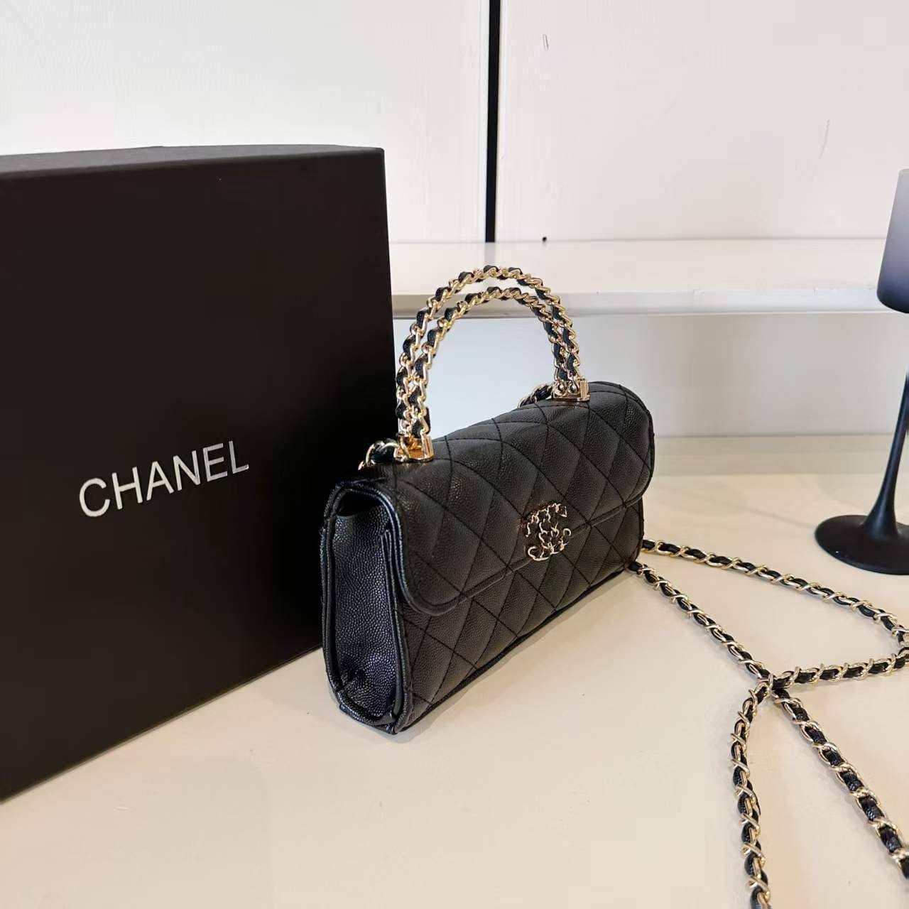 Chanel
105 dhs✅  
Size:19*6*12
with box

Zain07
♥️♥️♥️