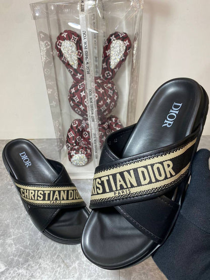 RAMADAN 
OFFER OFFER 🤩🤩
Dior Fendi  Gucci Slipper’s 
120 dhs🇦🇪

Zain242
♥️♥️♥️