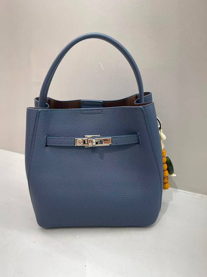 Hermes 
120 dhs✅
size 22 cm

Zain161
♥️♥️♥️