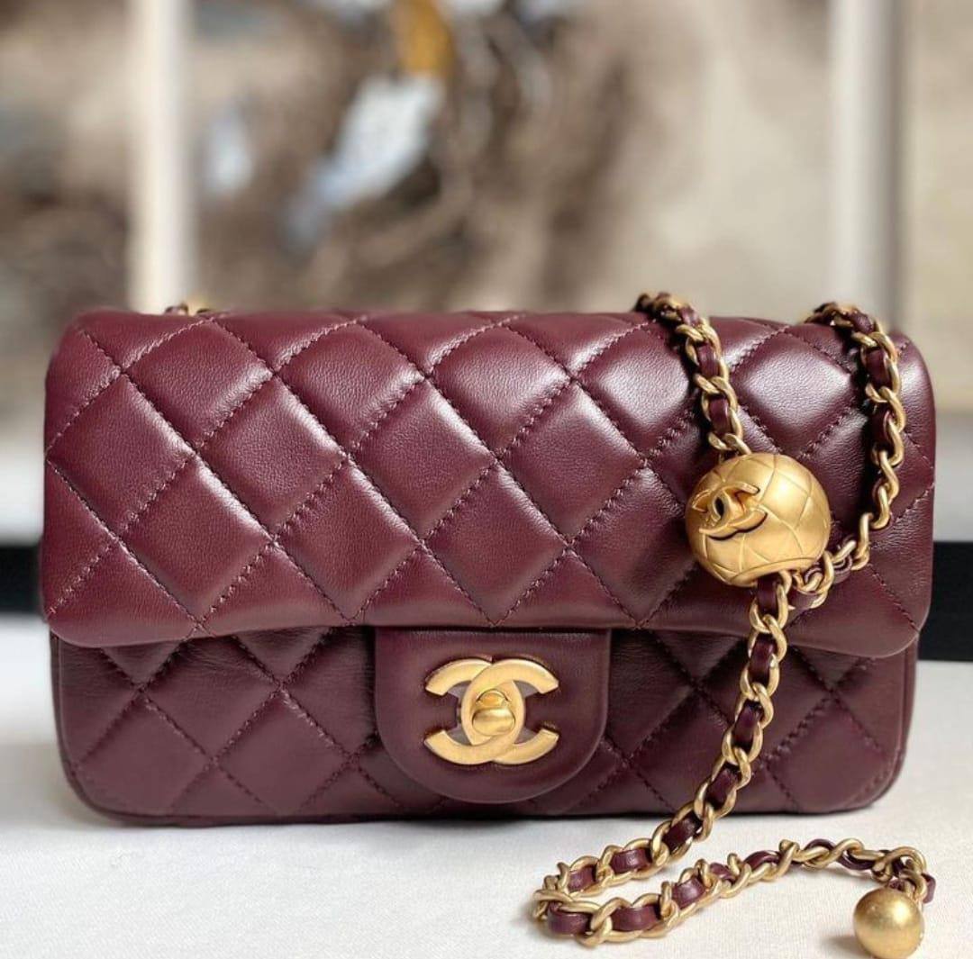Chanel
With box 
🎁🎁🎁

95 dhs🪙💕

Zain50
♥️♥️♥️