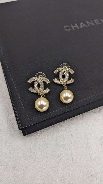 Chanel

Master Quality
Earrings

80 dhs🇦🇪🇦🇪 
With Normal Box🎁


100 dhs🇦🇪🇦🇪🇦🇪
with Master Box 🎁

Zain210
♥️♥️♥️