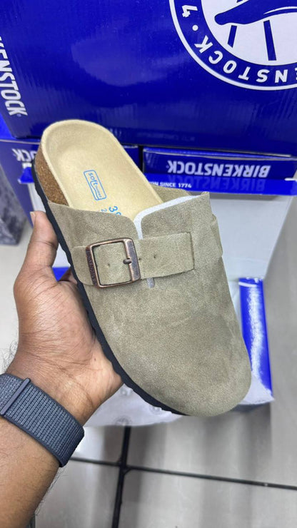 Birkenstock
Size 36-46
130 dhs✅

Zain183
♥️♥️♥️