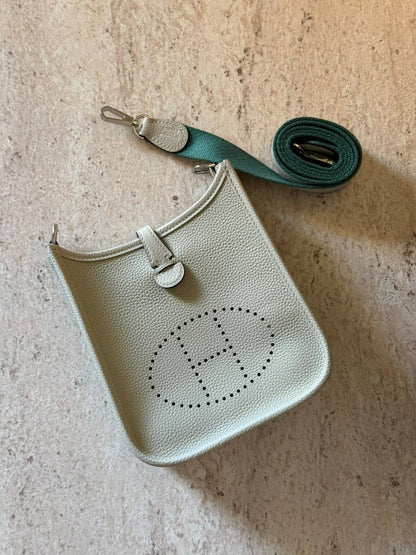 HERMES 💫

Super Master Quality ⚡️

Original Packing 🎁

Size 16CM📏

For Price 👇 WhatsApp✅
0568585901 
0507557372
0552275751 Owner Zain 👌

Zain321
♥️♥️♥️