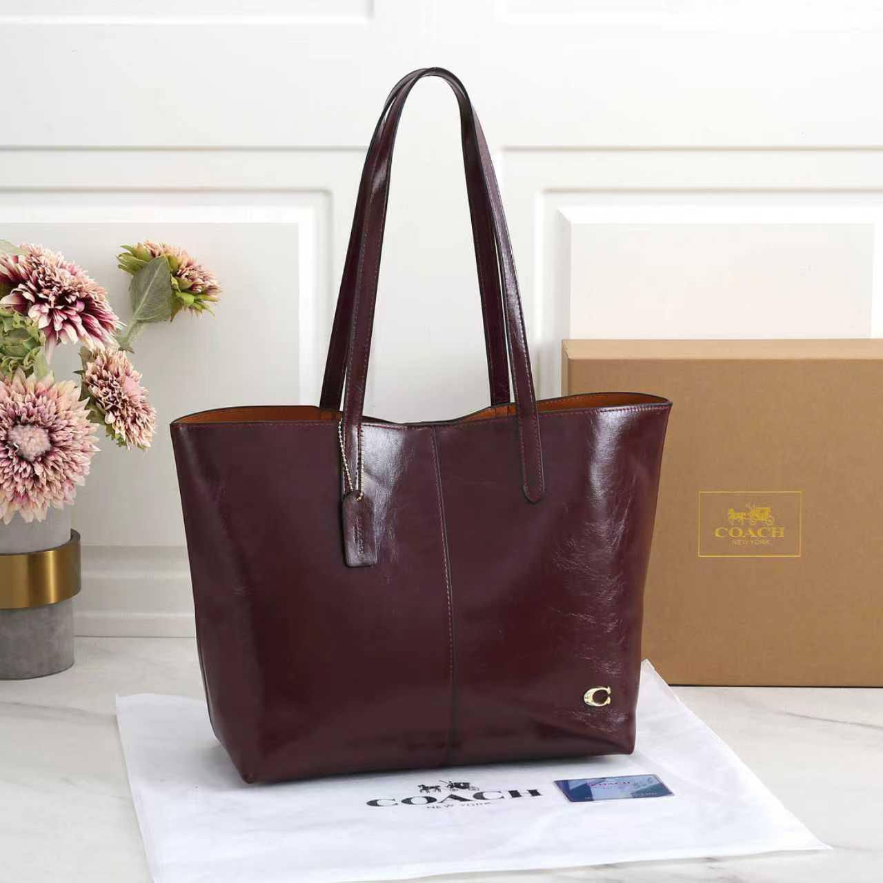 Coach

with box
🎁🎁🎁

110 dhs🪙🌨️

Zain143
♥️♥️♥️