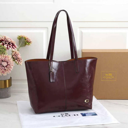 Coach

with box
🎁🎁🎁

110 dhs🪙🌨️

Zain143
♥️♥️♥️
