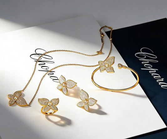 CHOPARD Set*_ 
💫✨MASTER
    _*NECKLACE*_📿
    _*Earring*_💎
    _*BANGLE*_
     _*RING*_
210 dhs✅
         _*WITH*_
     _*Normal Box And Paper BAG🎁🛍️

Zain89
♥️♥️♥️