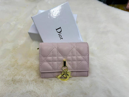 Dior wallet 

With box 
🎁🎁🎁

45 dhs❣️

Zain56
♥️♥️♥️