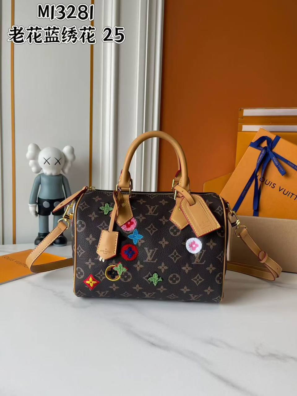 LV 
Size 25cm
250 dhs🇦🇪🇦🇪

Zain189
♥️♥️♥️