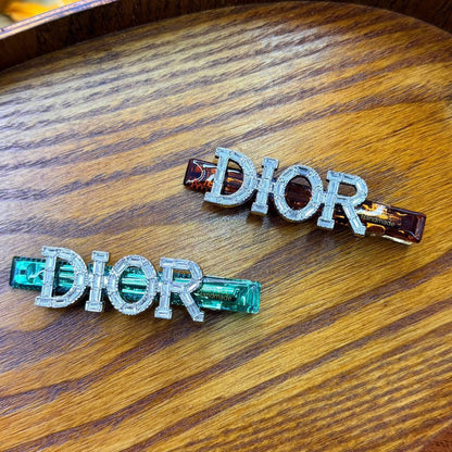Dior hair clip ✨
Each 👍

*25* AED normal box 📦

Zain48
♥️♥️♥️