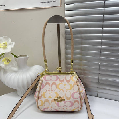 Coach 
70 dhs🇦🇪🇦🇪

Zain232
♥️♥️♥️