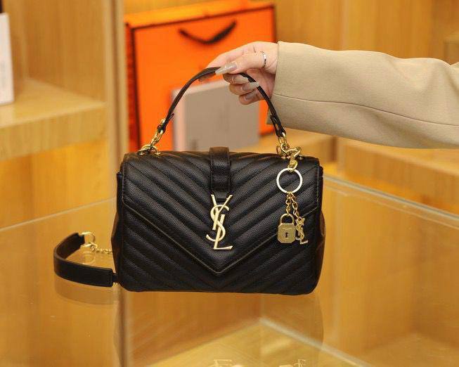 YSL
25*16*9 cm
85 dhs

With box
🎁🎁🎁

Zain17
♥️♥️♥️