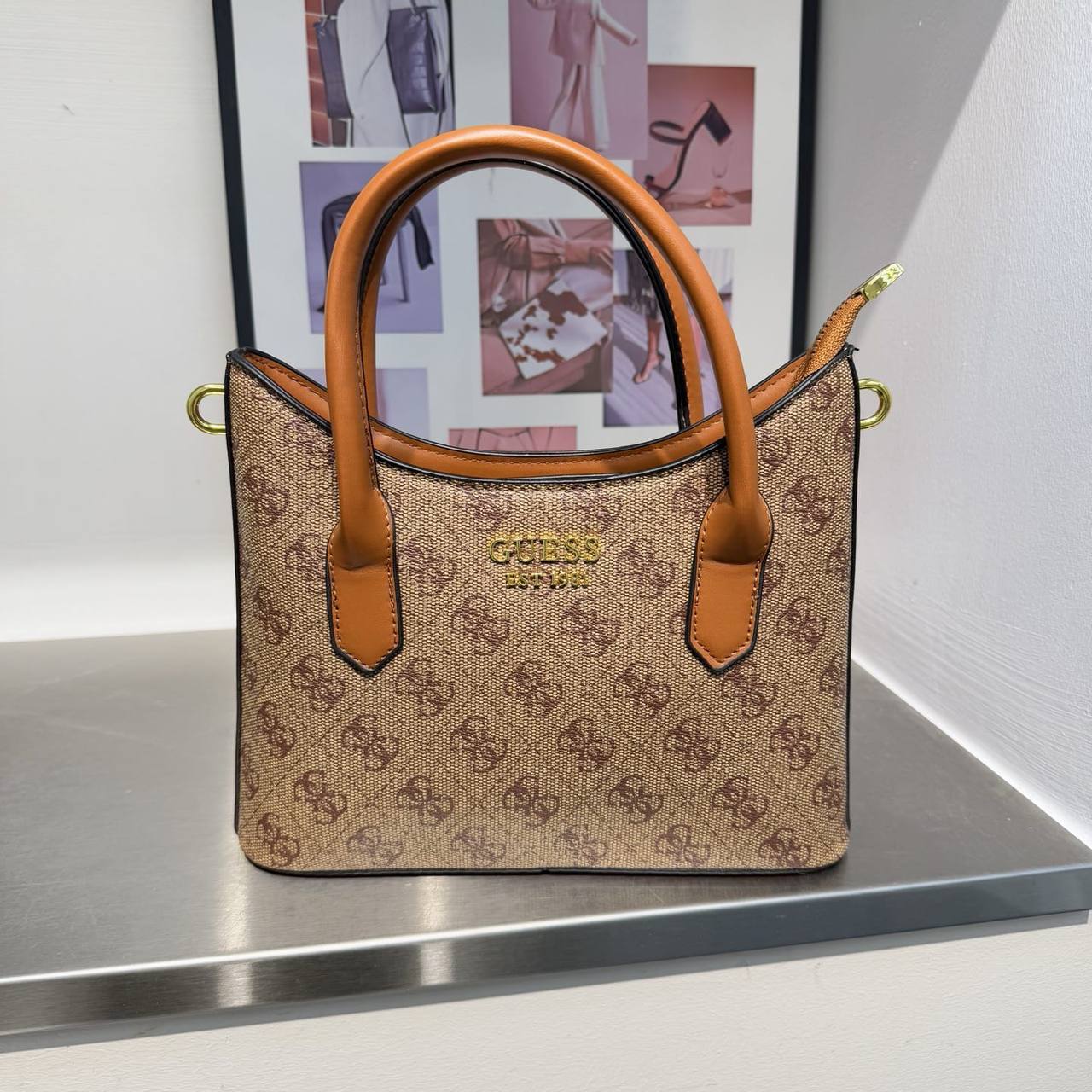 Guess 
65 dhs✅

Zain232
♥️♥️♥️