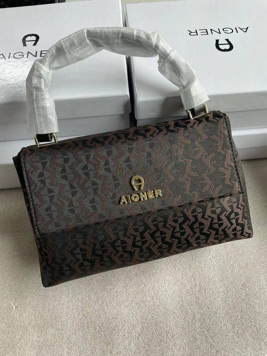 Aigner

with box
🎁🎁🎁

95 dhs✅

Zain72
♥️♥️♥️