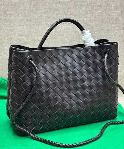 BOTTEGA 

NEW CAME 

HIGH QUALITY 

120  DHS……
32cm

Zain39
♥️♥️♥️
