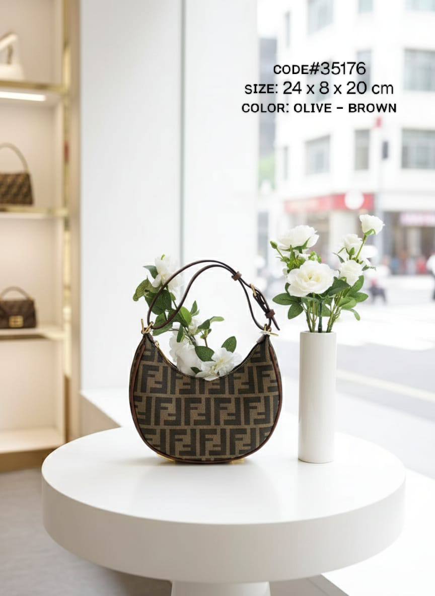 FENDI ғᴇɴᴅɪɢʀᴀᴘʜʏ
ʜᴀʟғ ᴍᴏᴏɴ ᴛᴏᴘ sʜᴏᴜʟᴅᴇʀ ʙᴀɢ
ᴄᴀɴᴠᴀs ᴊᴀᴄǫᴜᴀʀᴅ ғᴀʙʀɪᴄ
& ᴍᴀᴛᴛᴇ ʟᴇᴀᴛʜᴇʀ ᴍᴀᴛᴇʀɪᴀʟ
ɪᴛ ʜᴀs ʟᴏɴɢ sᴛʀᴀᴘ
ɢᴏʟᴅ ʜᴀʀᴅᴡᴀʀᴇ
sɪᴢᴇ : 24 cm

70 dhs✅

Zain31
♥️♥️♥️