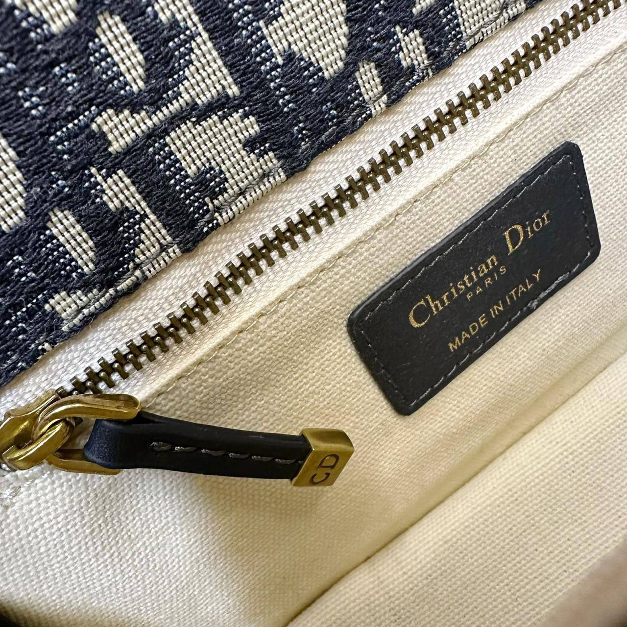 DIOR 
MASTER QUALITY
 SPECIAL OFFER 
WITH BOX  
210 dhs✅

Zain17
♥️♥️♥️