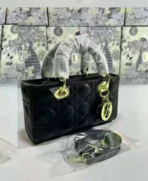 Dior
115 dhs✅

Zain143
♥️♥️♥️