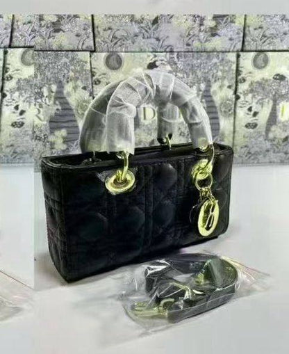 Dior
115 dhs✅

Zain143
♥️♥️♥️
