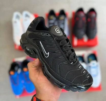 NIKE
Size 40 to 45 
120 dhs✅

Zain183
♥️♥️♥️