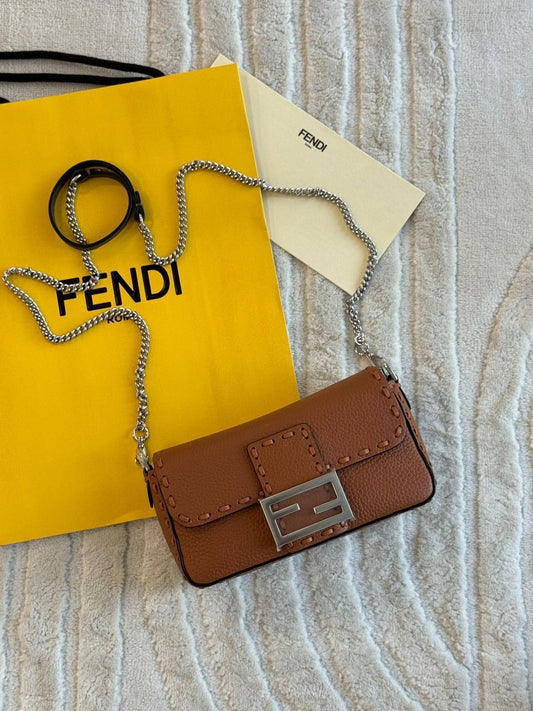 FENDI
*Available Now*
*SUPERMASTER QUALITY*
*With Box Packaging*
For Price 👇 WTSP Text Zain 0568585901

Zain267
♥️♥️♥️
