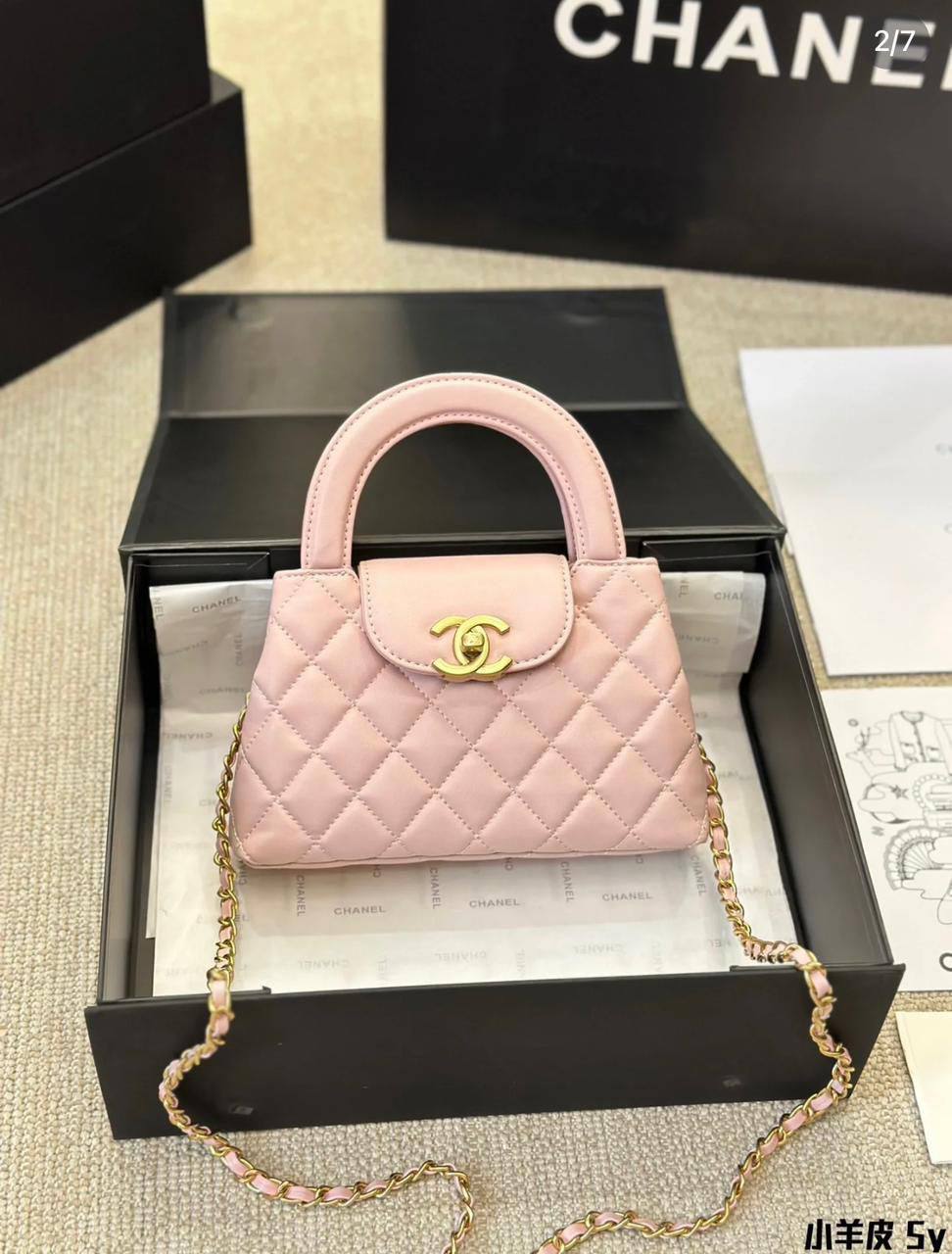Chanel
20cm 

with box 
🎁🎁🎁

85 dhs🪙💕

Zain219
♥️♥️♥️