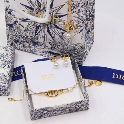 Dior
Necklace 🐦‍🔥
Earring🦋
Bracelet ❤️‍🔥
Master quality 💯
With normal boxes 📦 
115 dhs🇦🇪🇦🇪

With master box 🗃️ 
125 dhs🇦🇪🇦🇪

Zain216
♥️♥️♥️