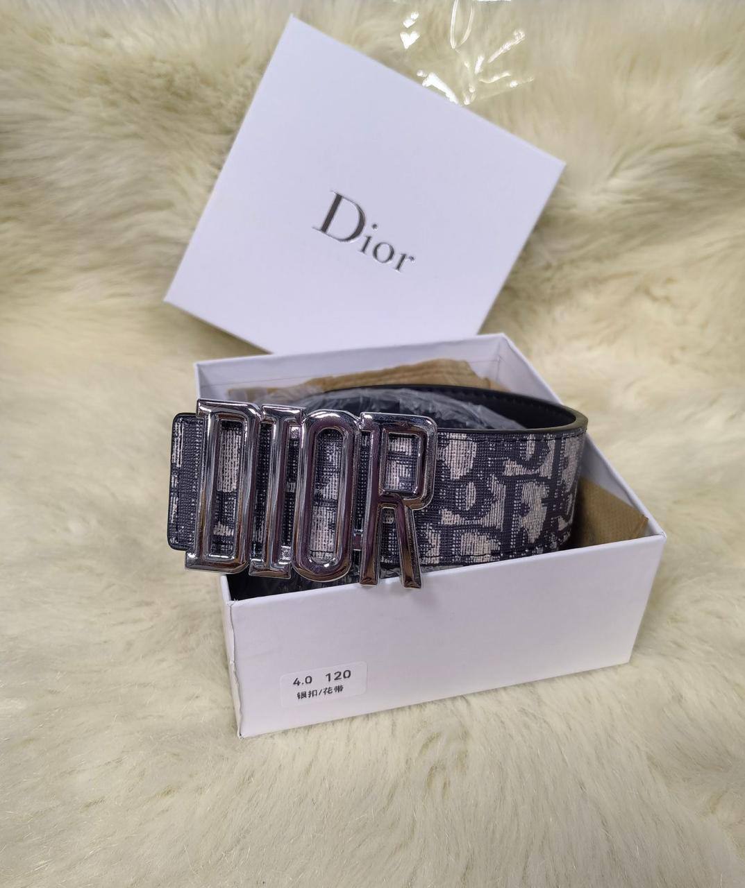 Belt for Man
Wide：4.0 cm
Long：115/120/125 cm
With box 
30 dhs🇦🇪🇦🇪

Zain136
♥️♥️♥️