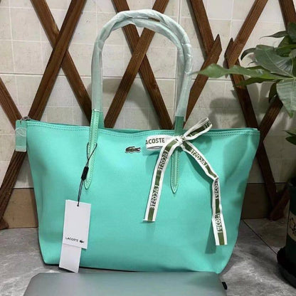 Lacoste
45 dhs🪙🖤
size 43×28×12cm

Zain42
♥️♥️♥️