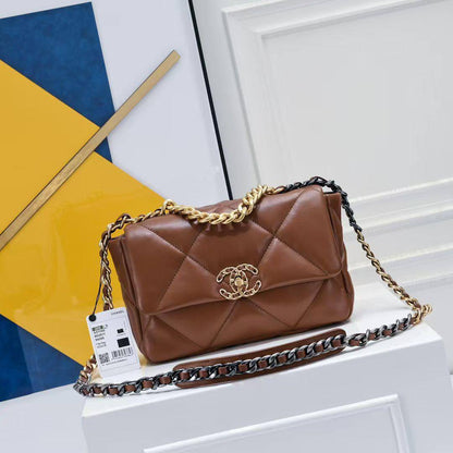 New arrival 
Chanel🙋🏻🙋🏻🌹🌹
Master
26cm 💕💕
420 dhs🪙💕

Zain228
♥️♥️♥️