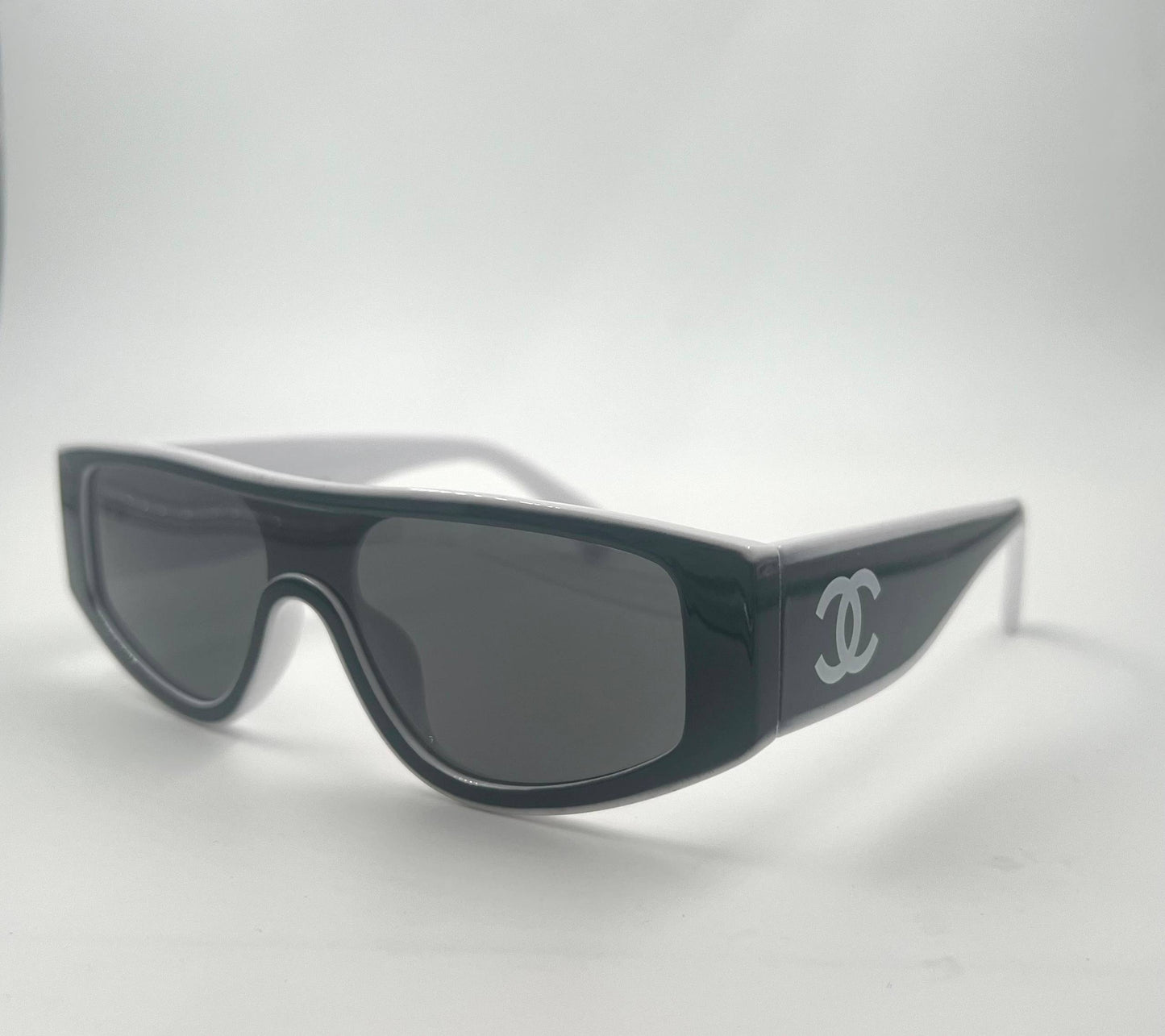 Chanel
Sunglasses 🕶️ 
good quality 💯

With master box 🗃️ 
50 dhs🌺

Zain273
♥️♥️♥️