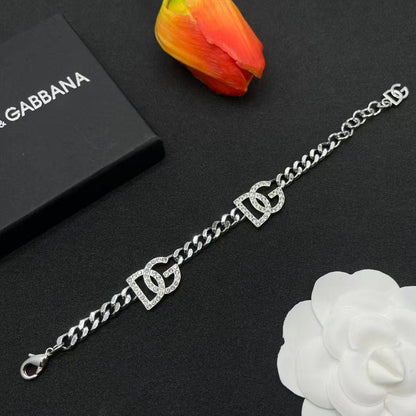D&G SET💥*
Necklace ❣️
Earring ❤️‍🔥
Breslat 🦋
Master quality 💯
With normal boxes 📦 
And paper bag 🛍️
150 dhs🪙💕

Zain216
♥️♥️♥️