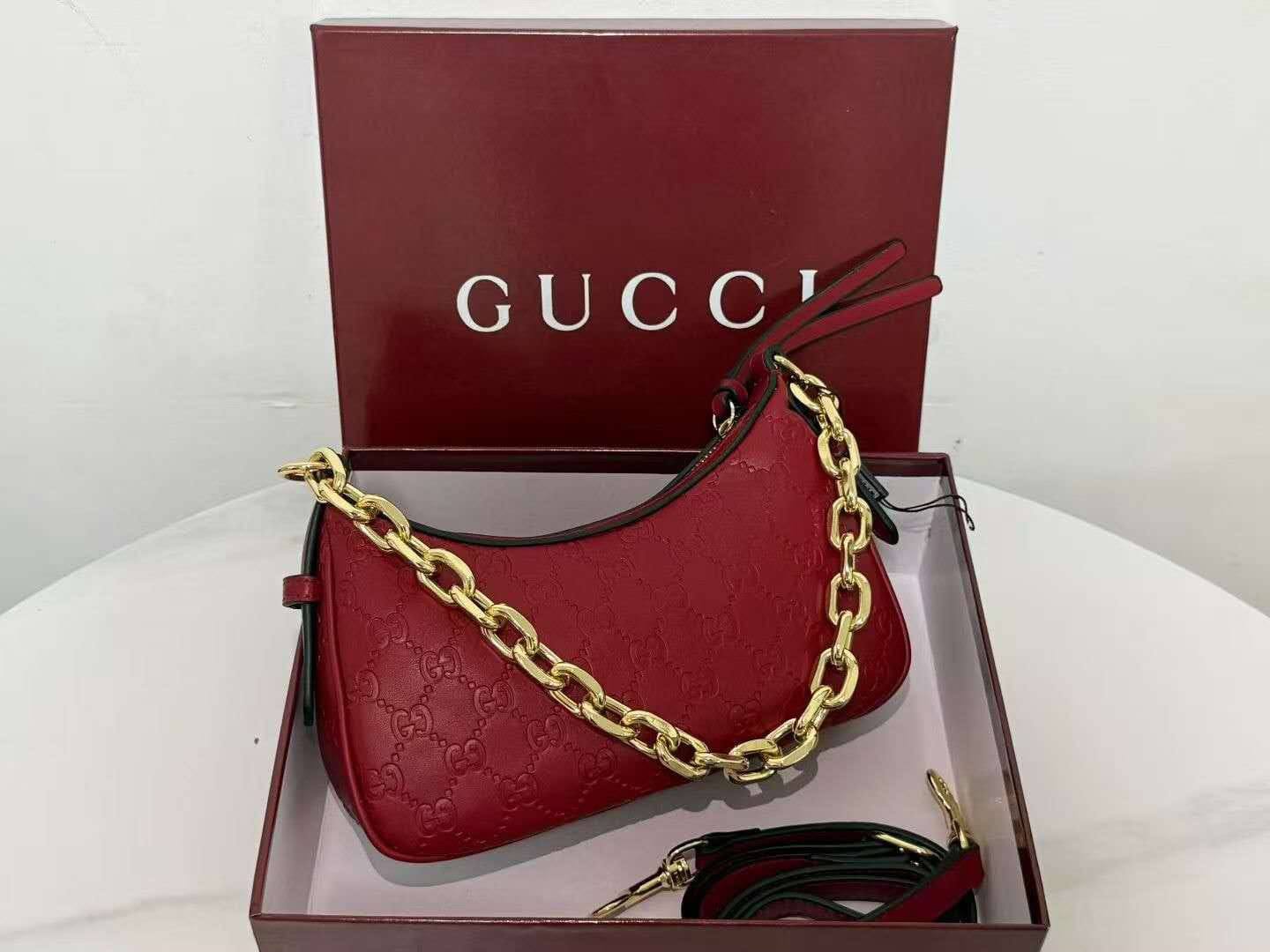 Gucci 
with box 
100 dhs✅

Zain215
♥️♥️♥️