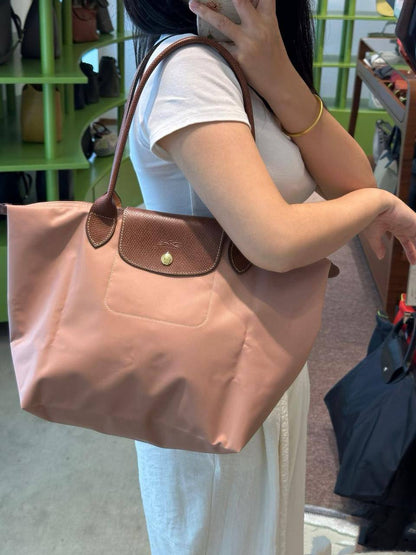 Dior 26ss woc

First quality +🎁

Size : 21 * 12 cm
with box 🎁

115 dhs🇦🇪🇦🇪

Zain115 
♥️♥️♥️
