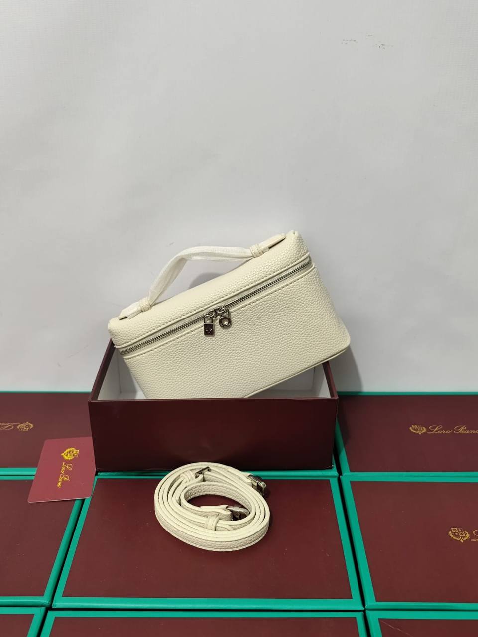 Loro Piana
80 dhs🪙💕
high quality 

with box
🎁🎁🎁

Zain26
♥️♥️♥️