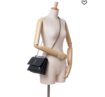 YSL
110 dhs❣️
SIZE：24cm
Good quality 

with box
🎁🎁🎁

Zain35
♥️♥️♥️