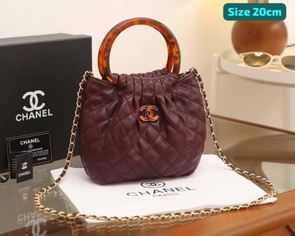 Chanel
Good quality 

with box 🎁🎁🎁

100 dhs✅

Zain186
♥️♥️♥️