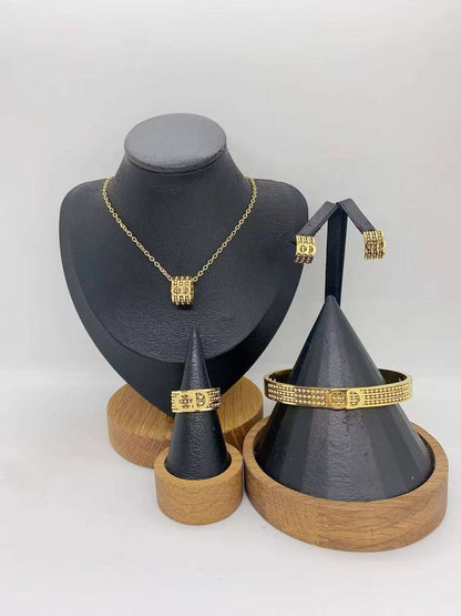 Accessories Set
50 dhs🇦🇪🇦🇪

Zain45
♥️♥️♥️