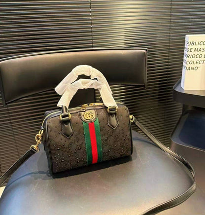 GUCCI 

COPY ONE NEW CAME 

WITH BOX 
🎁🎁🎁

205 dhs❣️

Zain39
♥️♥️♥️
